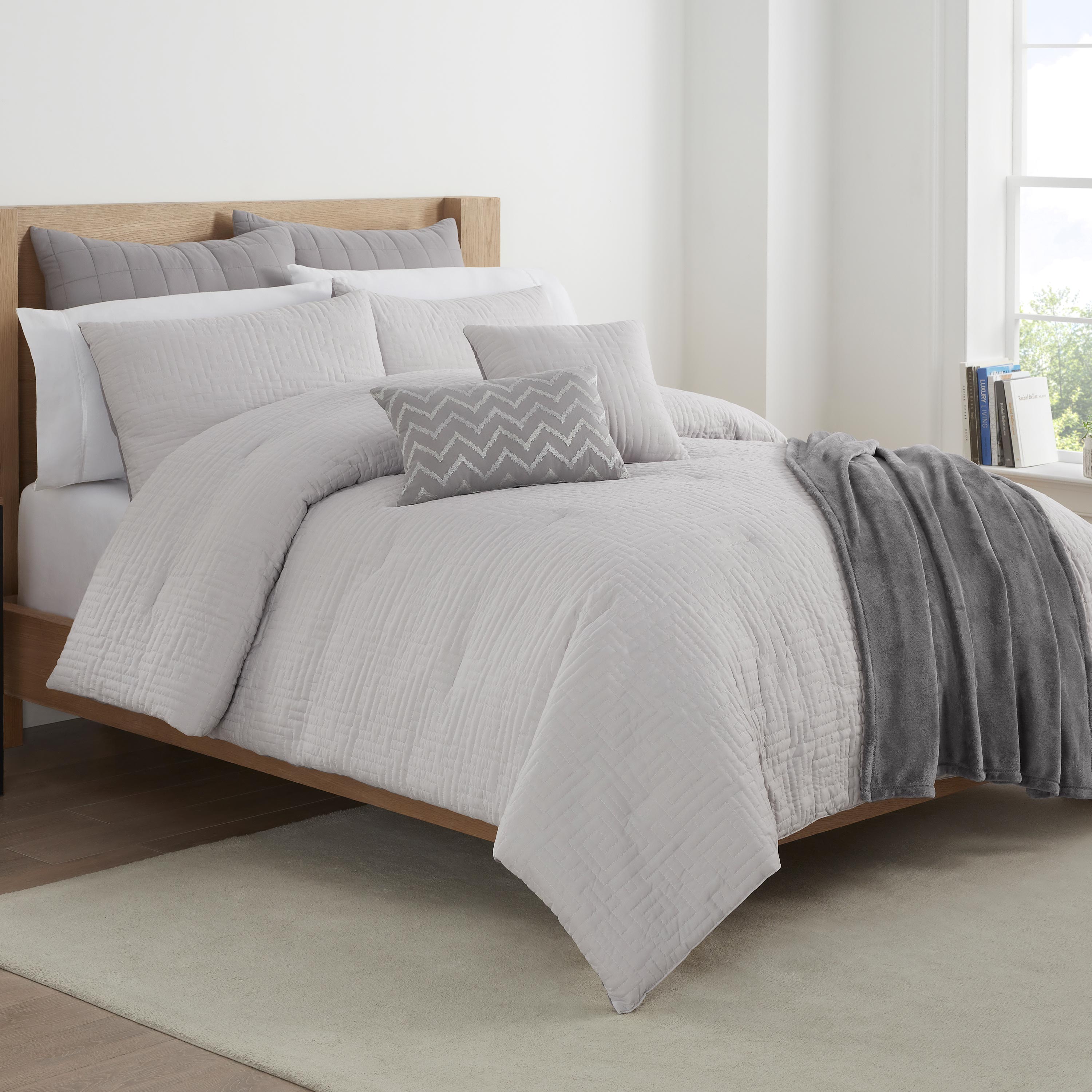 Martex-AAFES-Paloma-8pc-ComforterSet-Main-3000px.jpg
