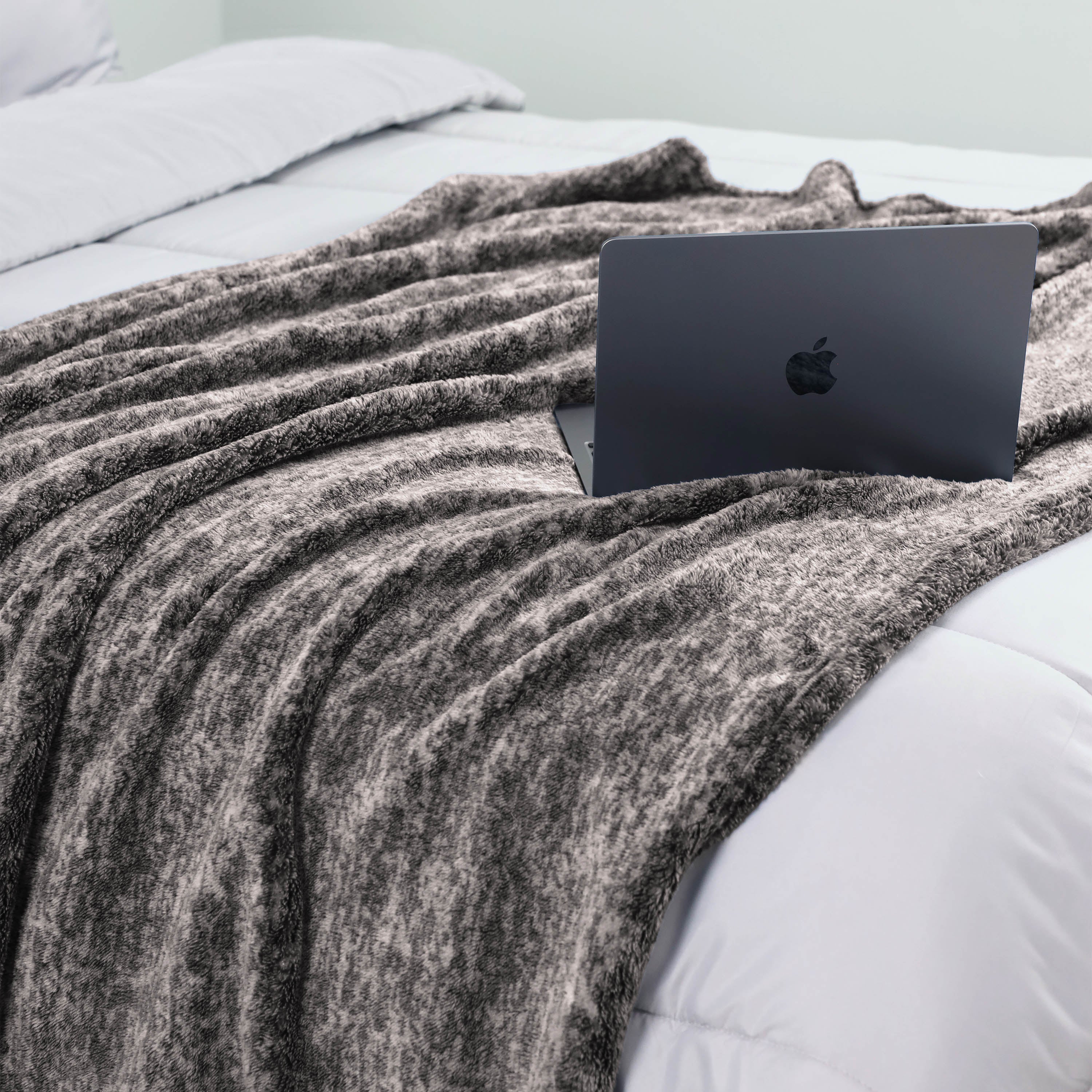 Martex-EasyLiving-RuneThrow-Gray-CloseUp-3000px.jpg