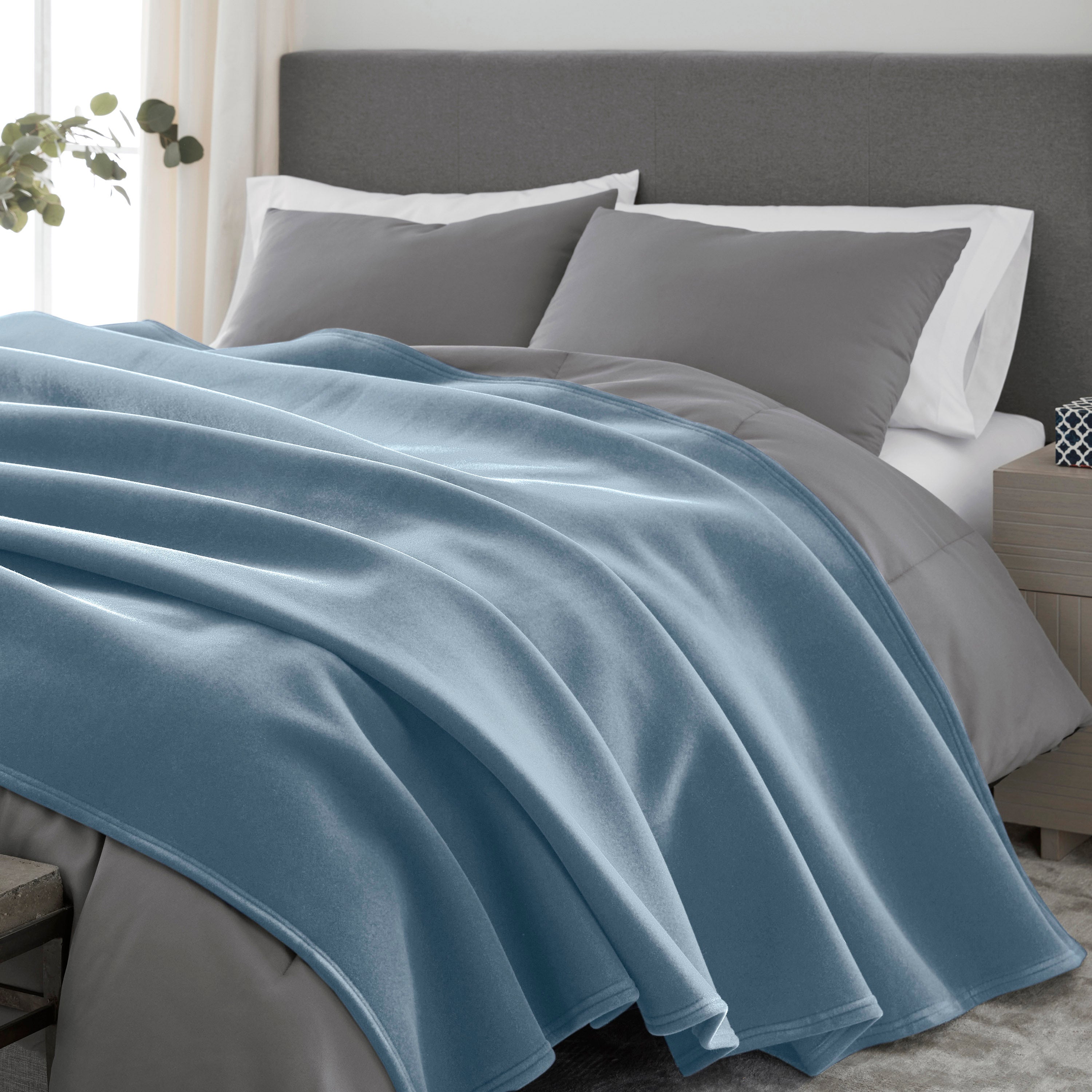 Vellux Original All-Season Blanket