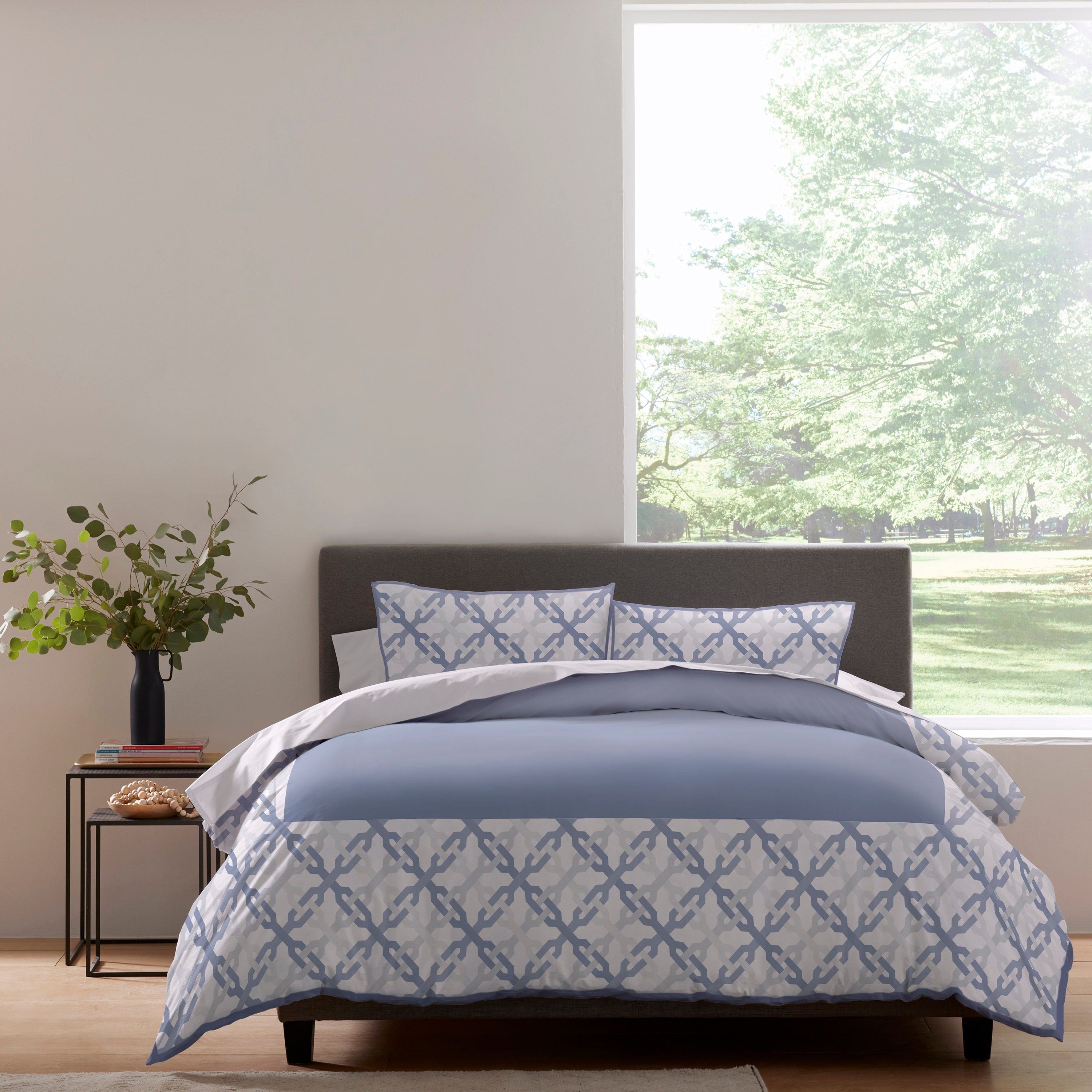 CDHxM-ComforterSet-Linea-Blue-HeadOn-3000px.jpg