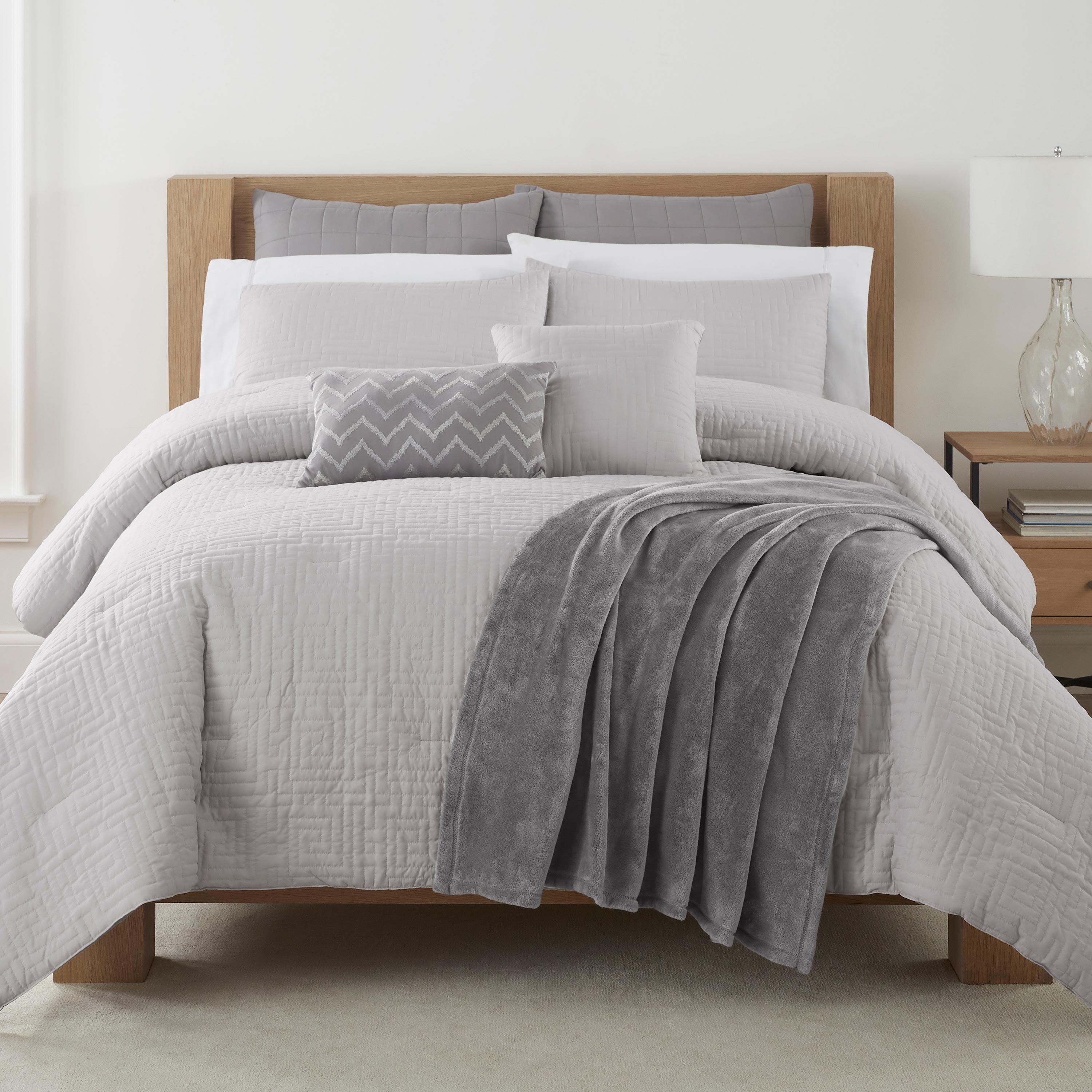 Martex-AAFES-Paloma-8pc-ComforterSet-Alt-3000px.jpg