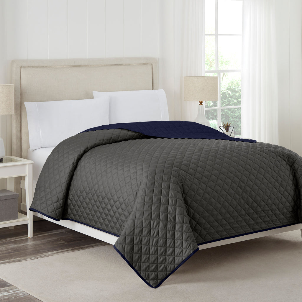 Martex-AAFES-RevCoverlet-GraphiteNavy-Angled-3000px.jpg