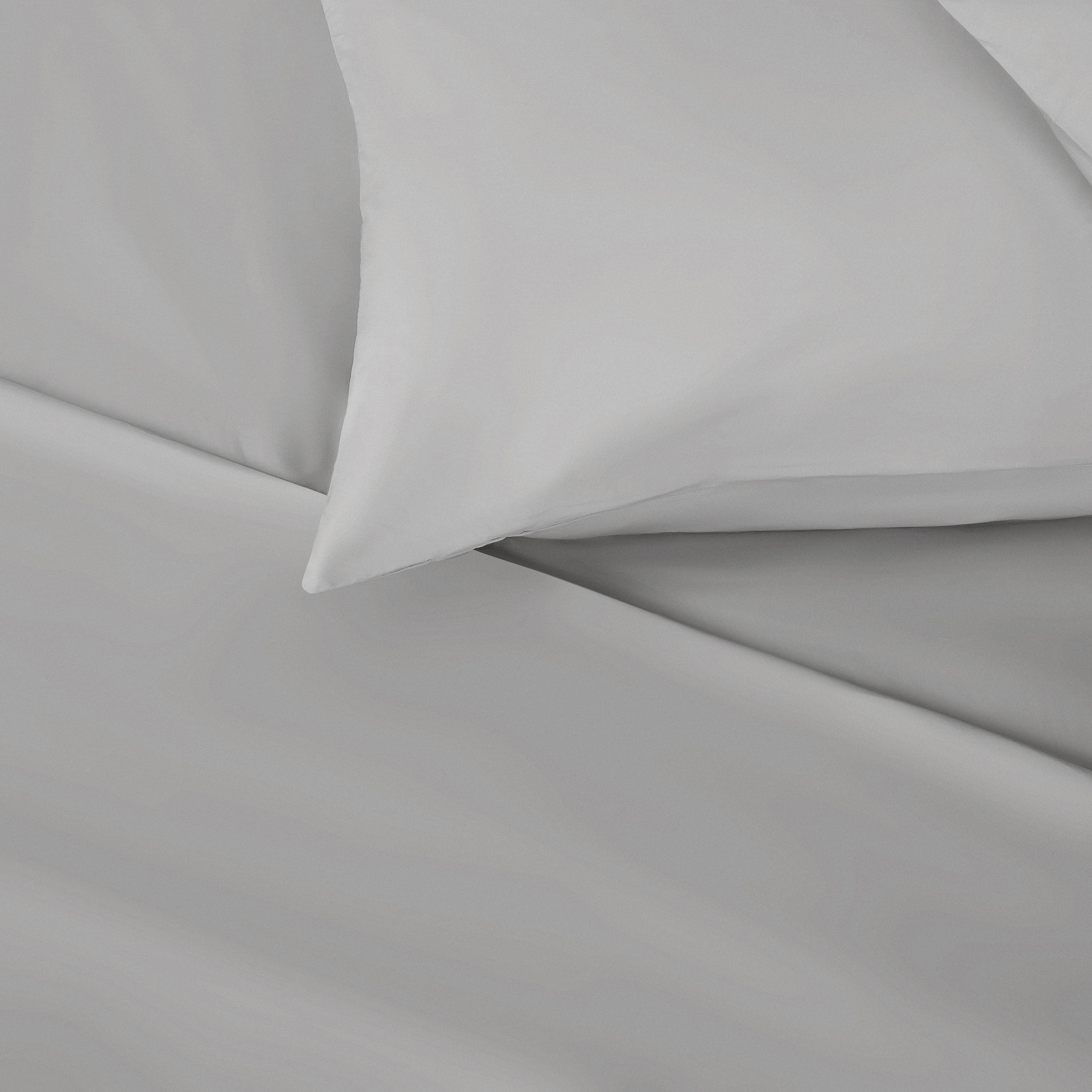 Martex-EasyLiving-Microfiber-SheetSet-LtGrey-BedDetail-3000px.jpg