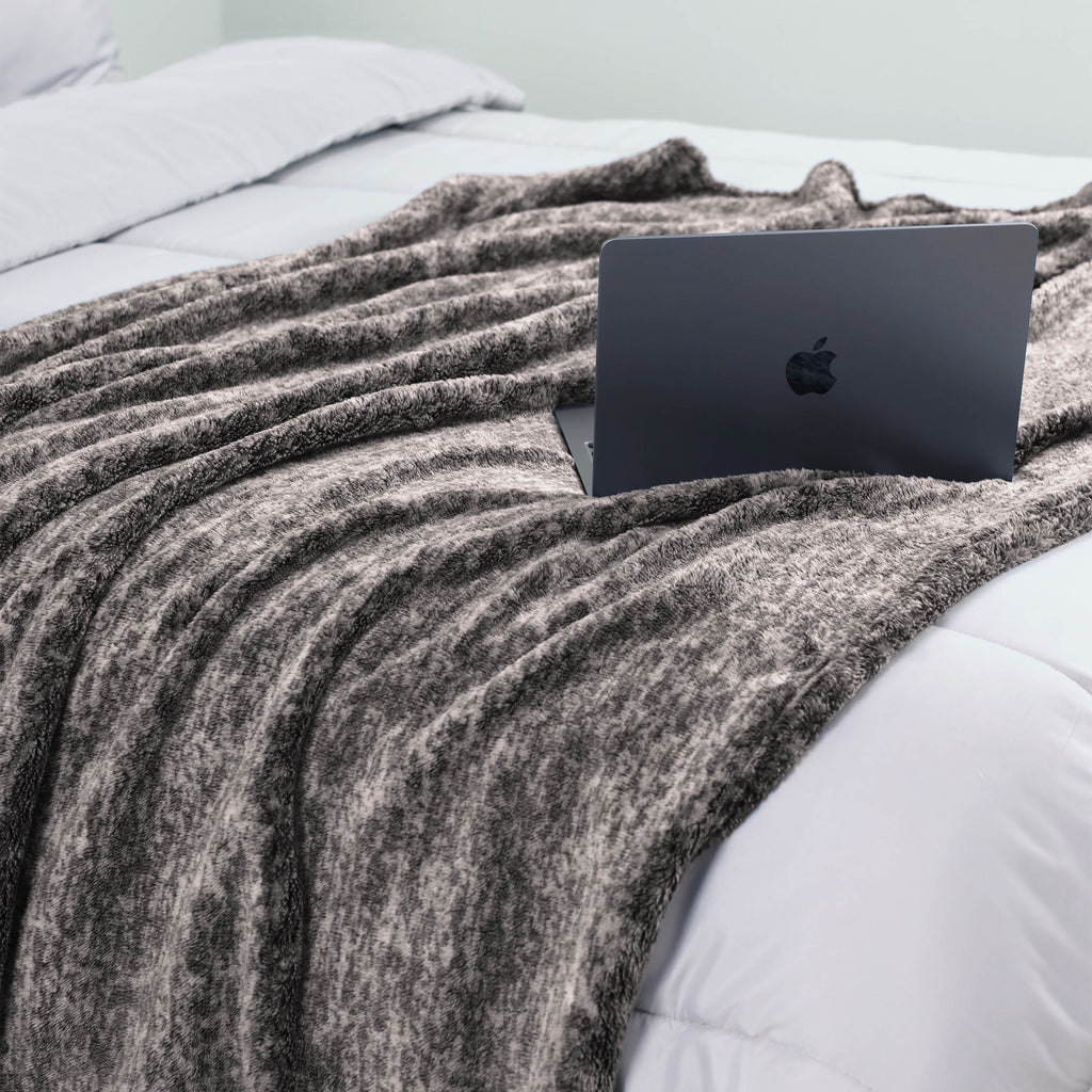 Martex-EasyLiving-RuneThrow-Gray-CloseUp-3000px.jpg