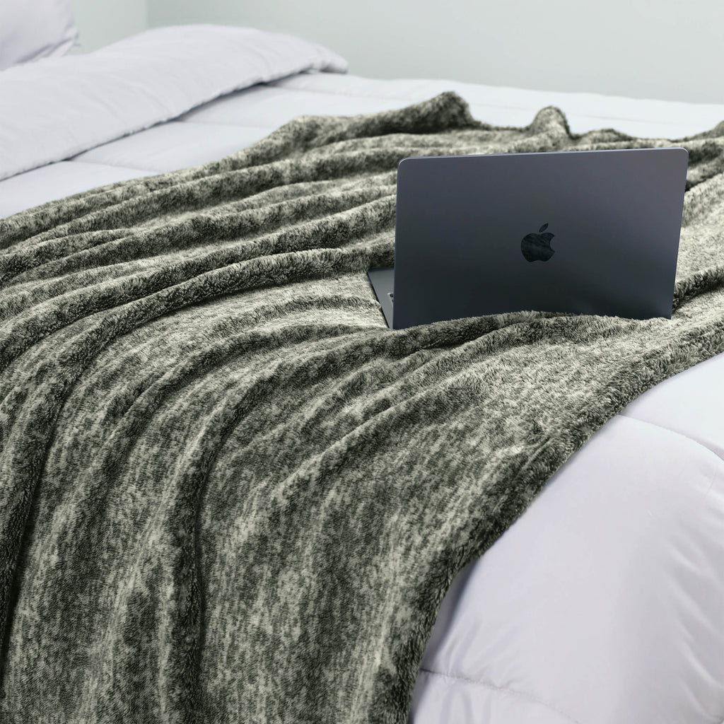 Martex-EasyLiving-RuneThrow-Olive-CloseUp-3000px.jpg