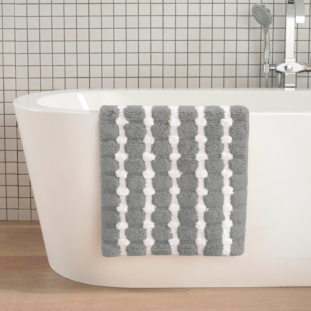 Martex-Expressions-BathRug-SculptedCheck-GreyWhite-BathTub-3000px.jpg