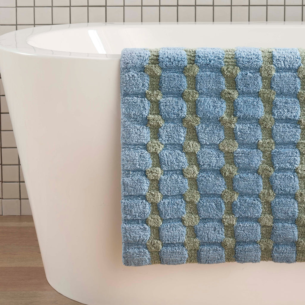 Martex-Expressions-BathRug-SculptedCheck-SkyBlueSage-BathTub-Closeup-3000px.jpg