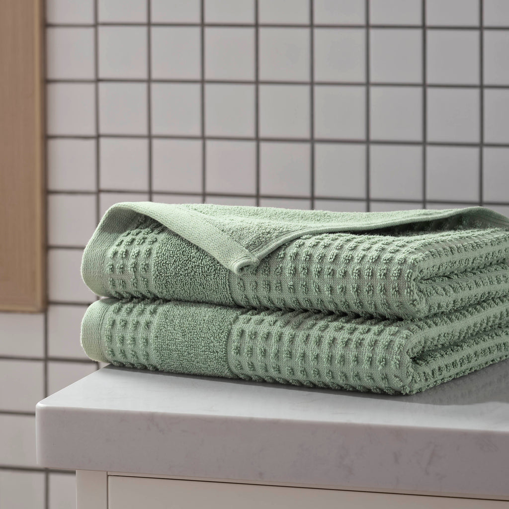 Martex-Expressions-BathTowels-Sculpted-Green-2PKHandTowels-Countertop-3000px.jpg