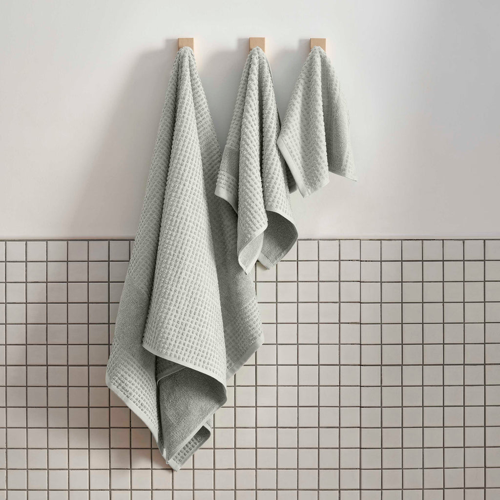 Martex-Expressions-BathTowels-Sculpted-Grey-6PCSet-Hanging-3000px.jpg