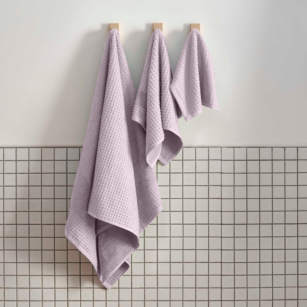 Martex-Expressions-BathTowels-Sculpted-Lilac-6PCSet-Hanging-3000px.jpg