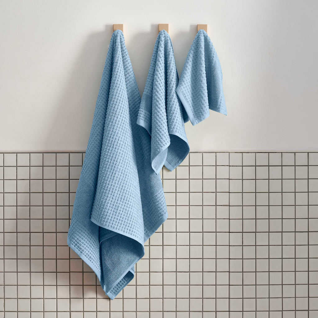 Martex-Expressions-BathTowels-Sculpted-SkyBlue-6PCSet-Hanging-3000px.jpg