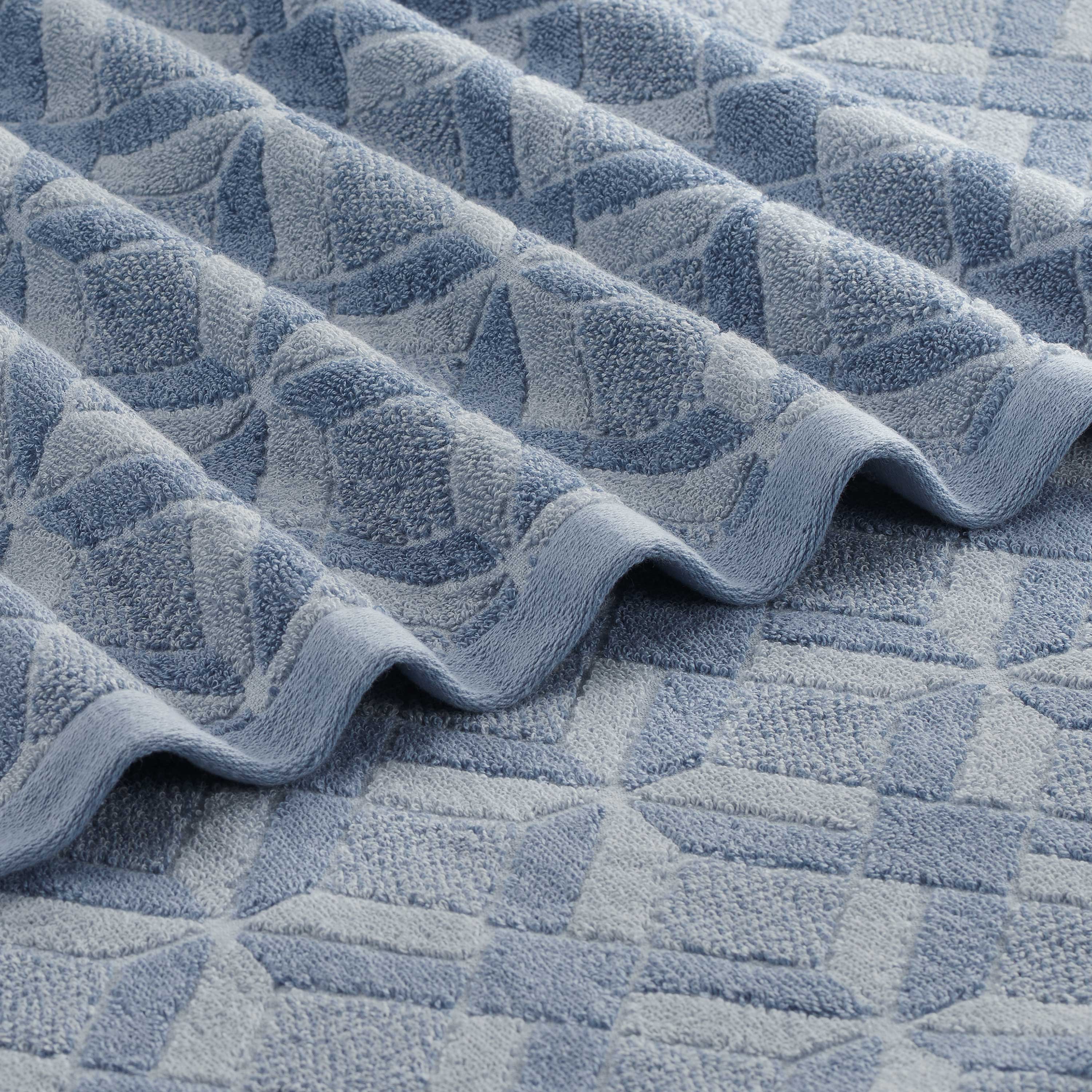 Martex-Restore-BathTowel-Geo-Blue-Closeup-Detail-3000px.jpg