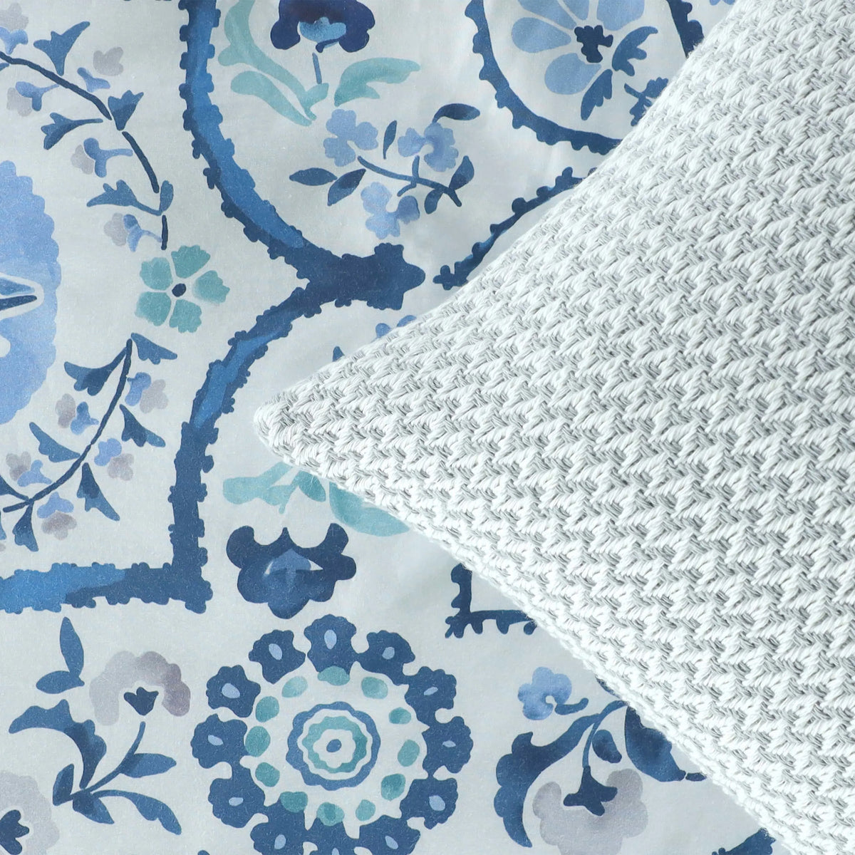 Close up shot of the decorative pillow.