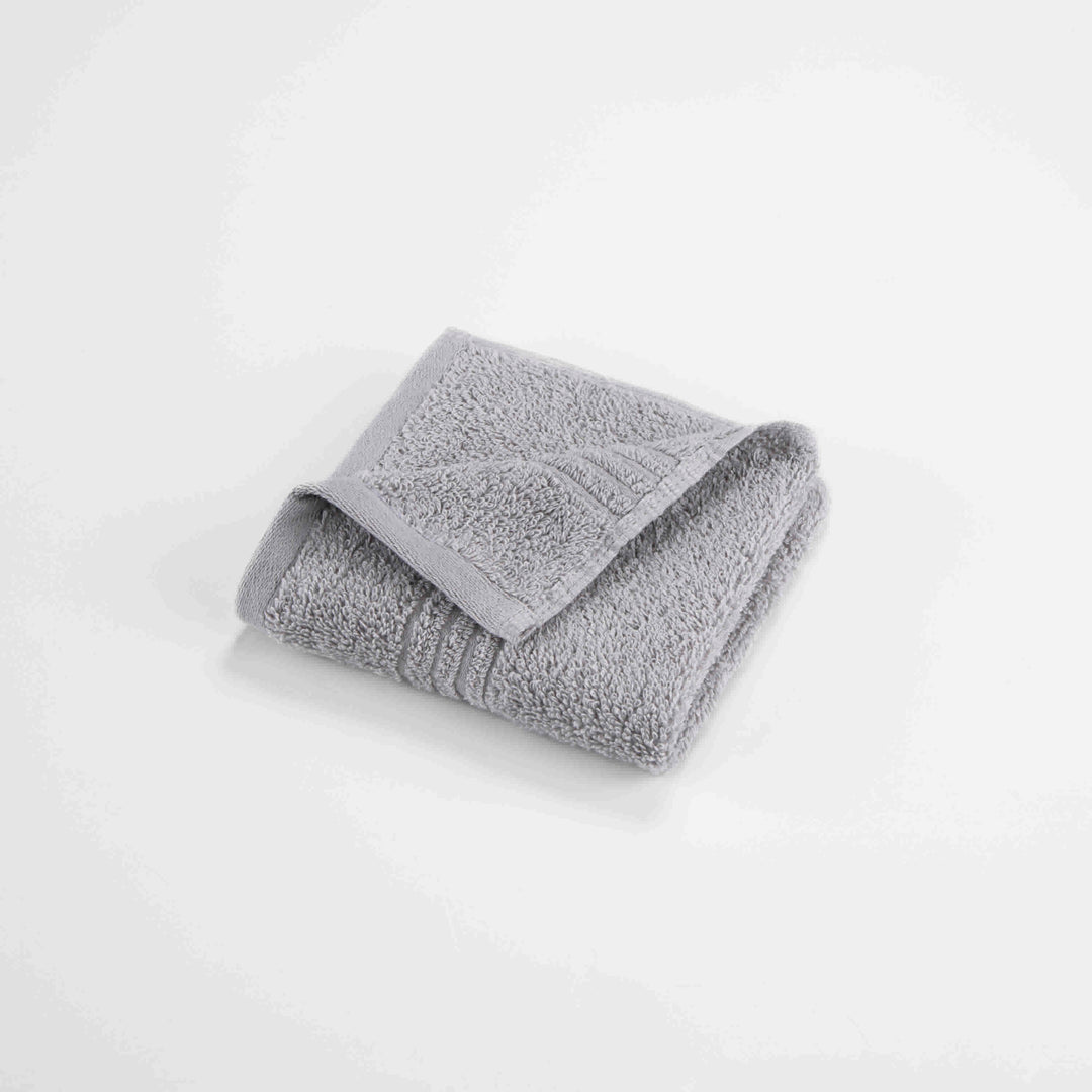 https://westpointhome.com/cdn/shop/files/Southern-Tide-Performance-Harpoon-Gray-Washcloth-3000px_1678a435-2747-40f6-afcb-548ac52af110_1080x1080.jpg?v=1684230792