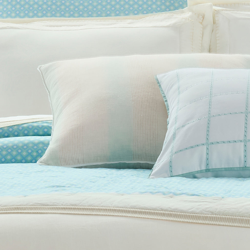 SouthernTide-BattenSeafoam-DecPillow-Bed-CloseUp-3000px.jpg