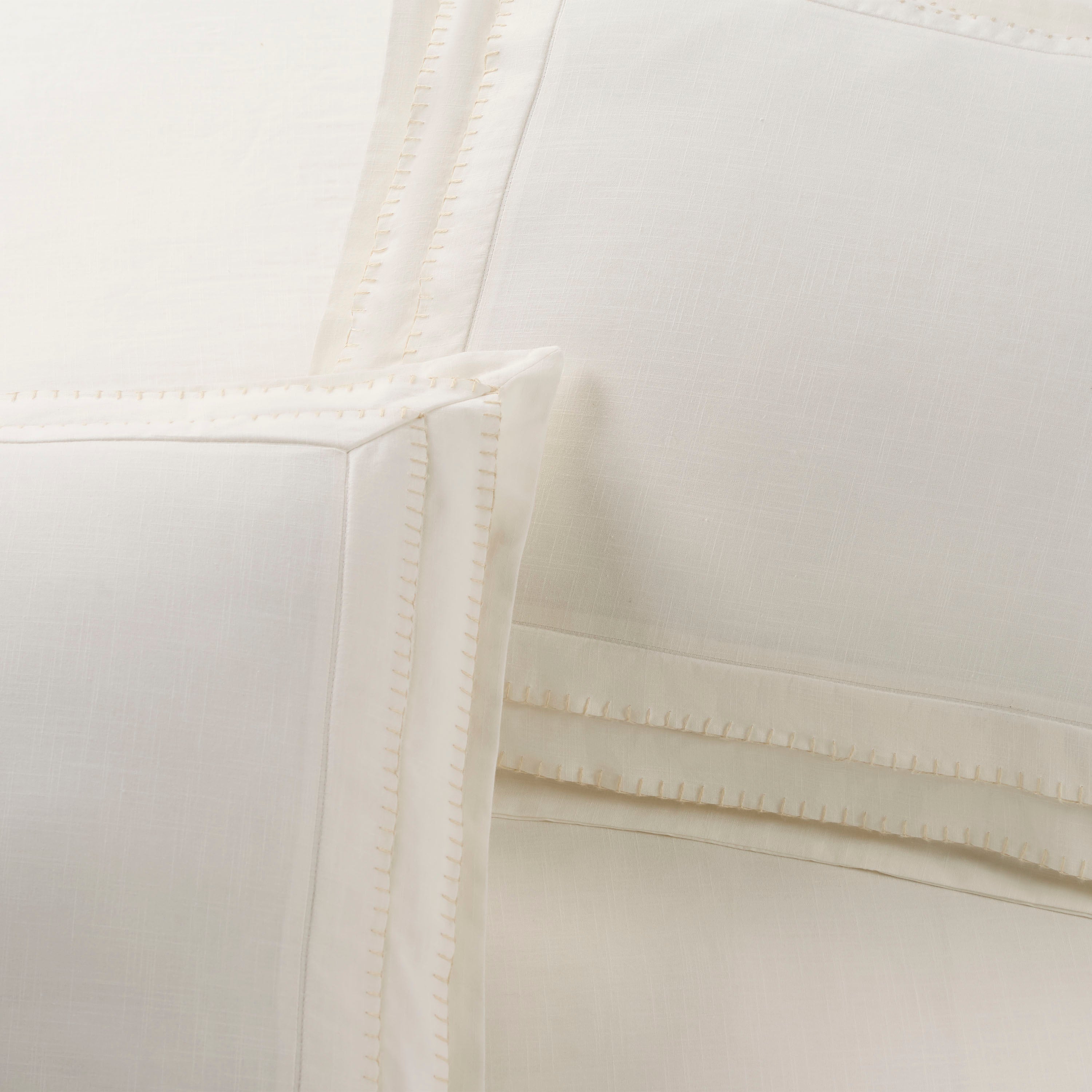 SouthernTide-Bellweather-ComforterSet-Detail-3000px.jpg