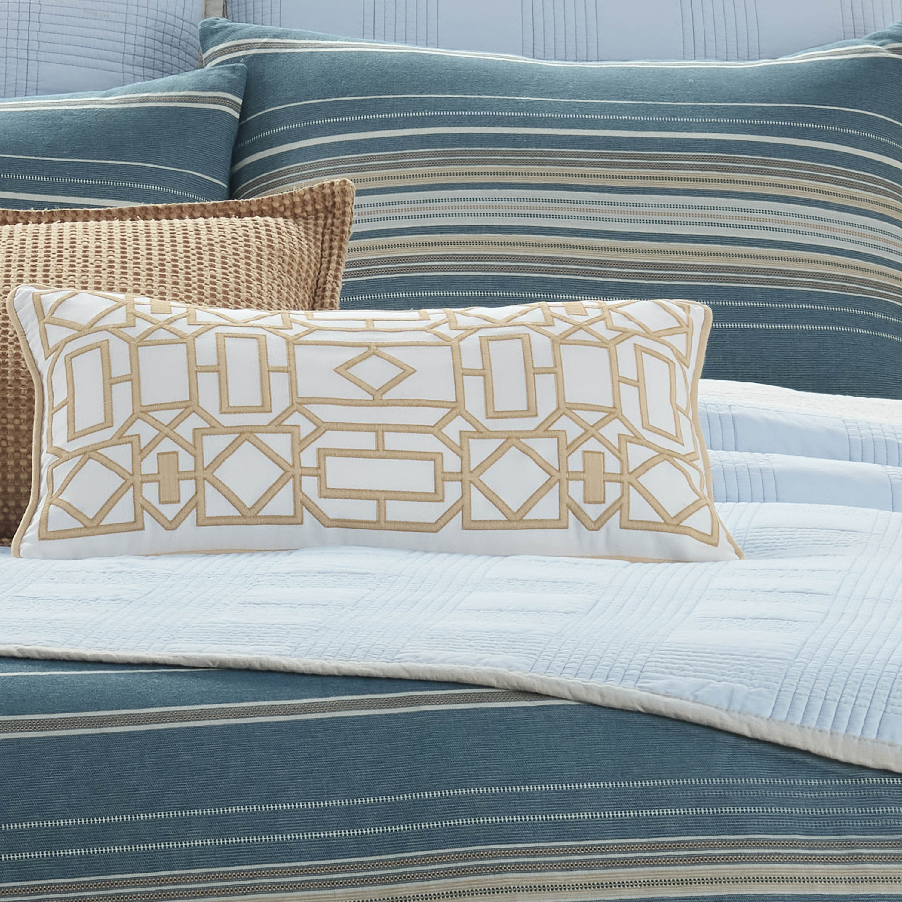 SouthernTide-TrellisLinen-DecPillow-Bed-CloseUp-3000px.jpg