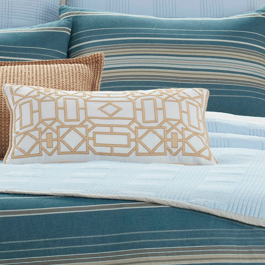 SouthernTide-TrellisLinen-DecPillow-Bed-CloseUp-3000px.jpg