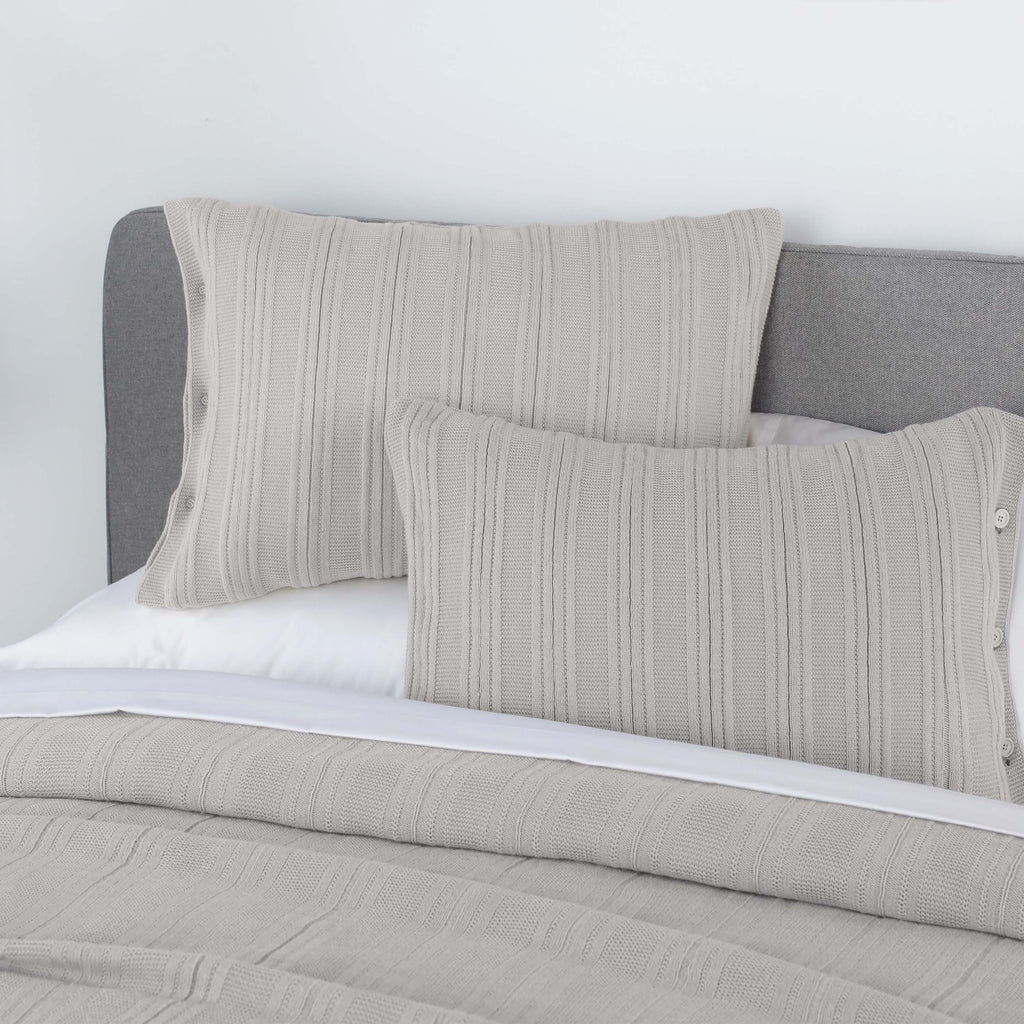 Vellux-BlanketSet-Malmo-WarmGrey-CloseUp-3000px.jpg