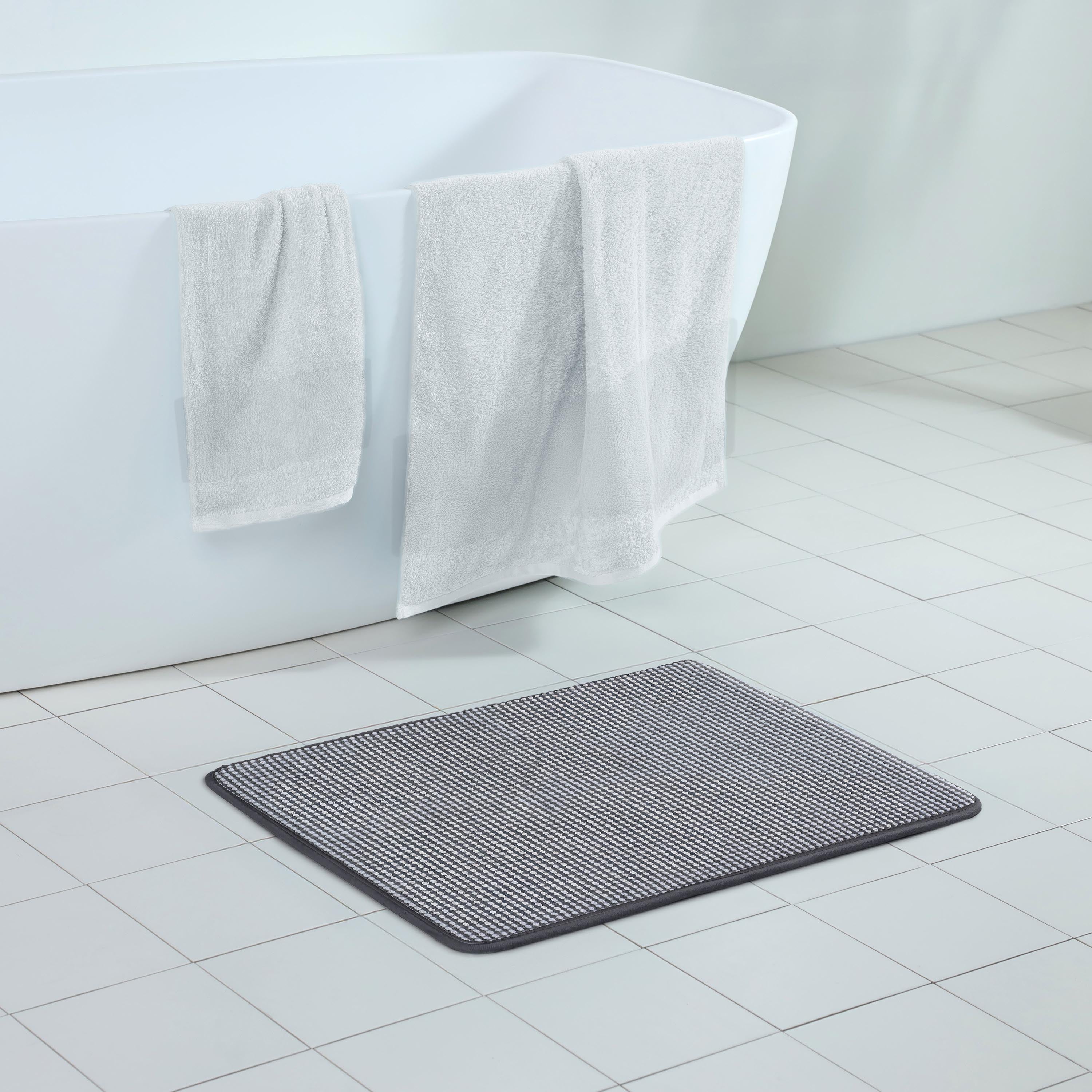 Vellux-Bliss-MemoryFoam-BathRug-MidnightBlack-20x30in-Angle-3000px.jpg