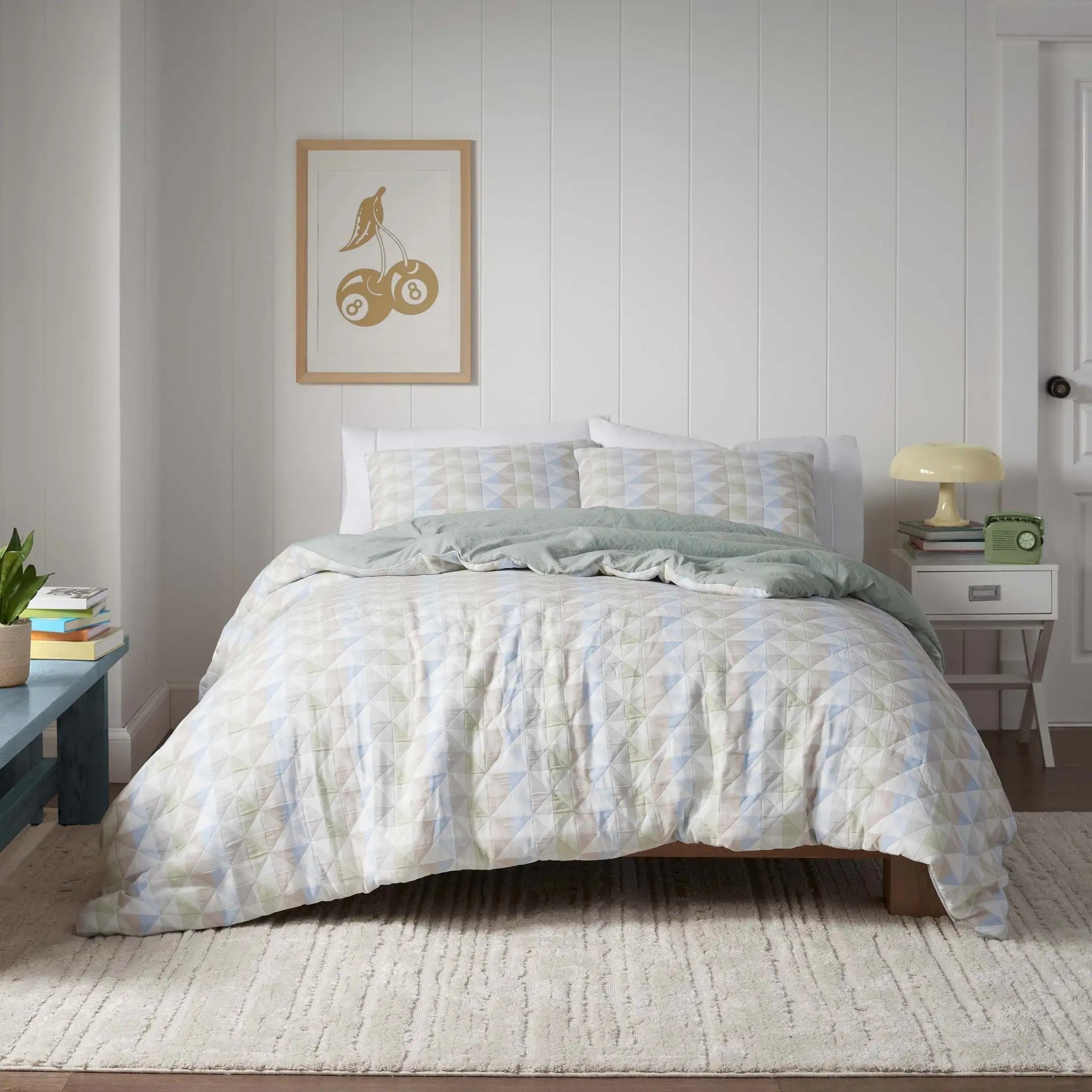 Bedroom with a bed covered in light-colored bedding.