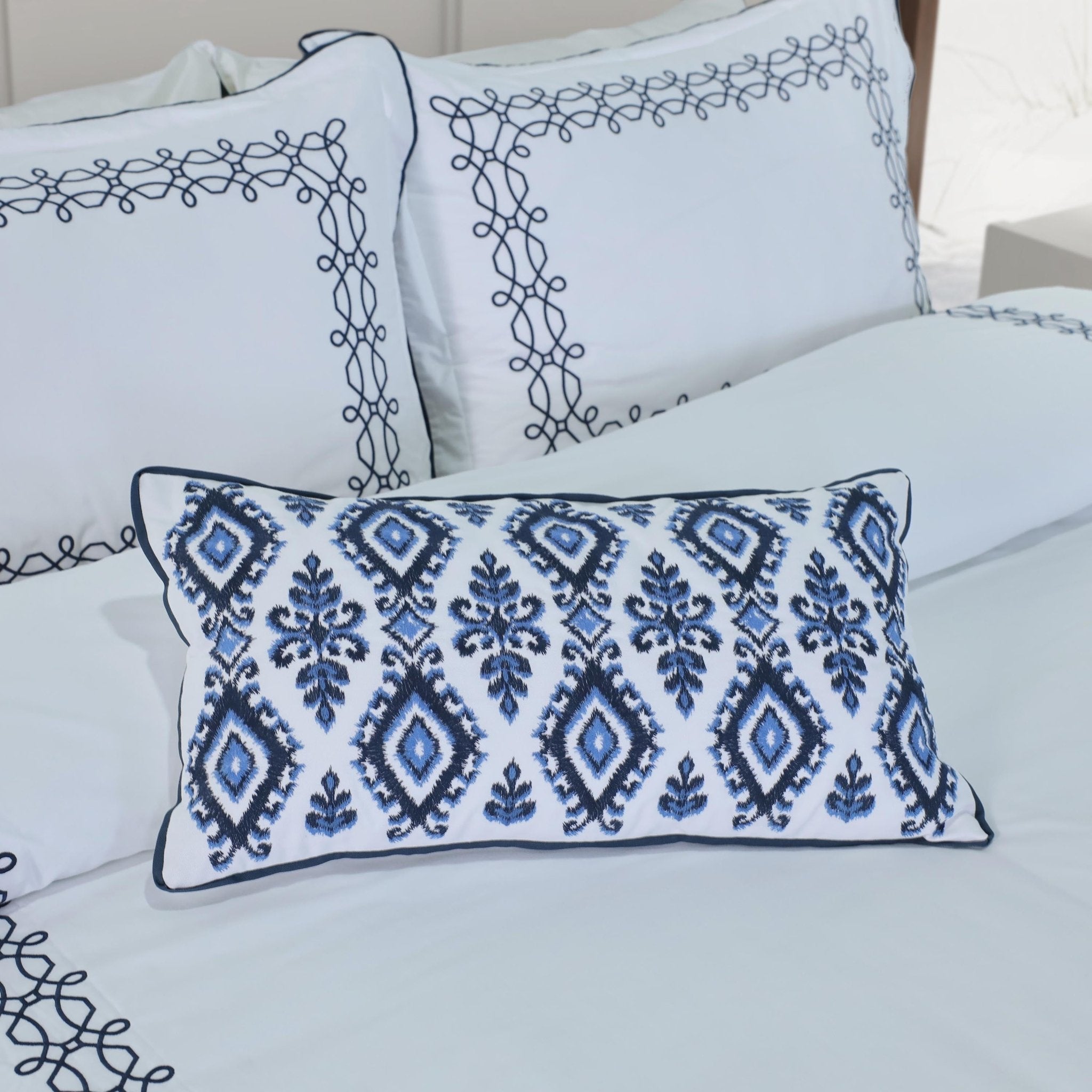 Southern Tide Summerfield Breakfast 100% Cotton Navy Decorative Pillow