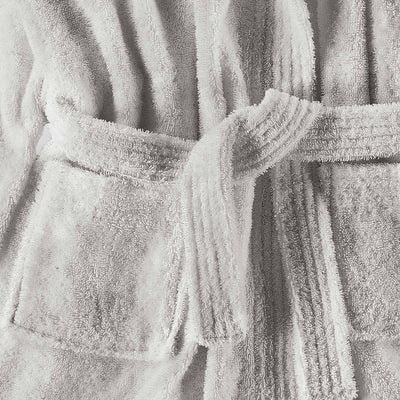 Hooded bath robe in soft fabric with a tied belt and front pockets, designed for youth.